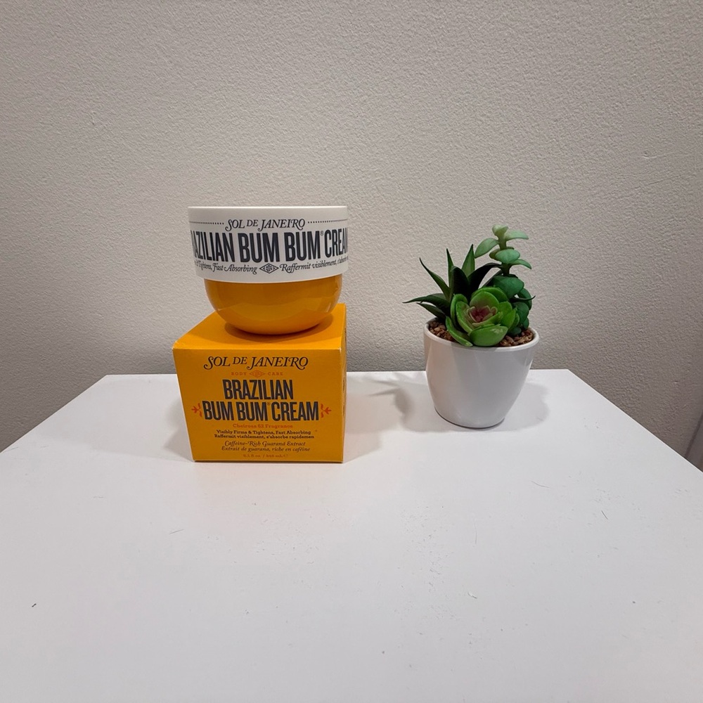 Sol de Janeiro Brazilian Bum Bum Cream in Bright Yellow